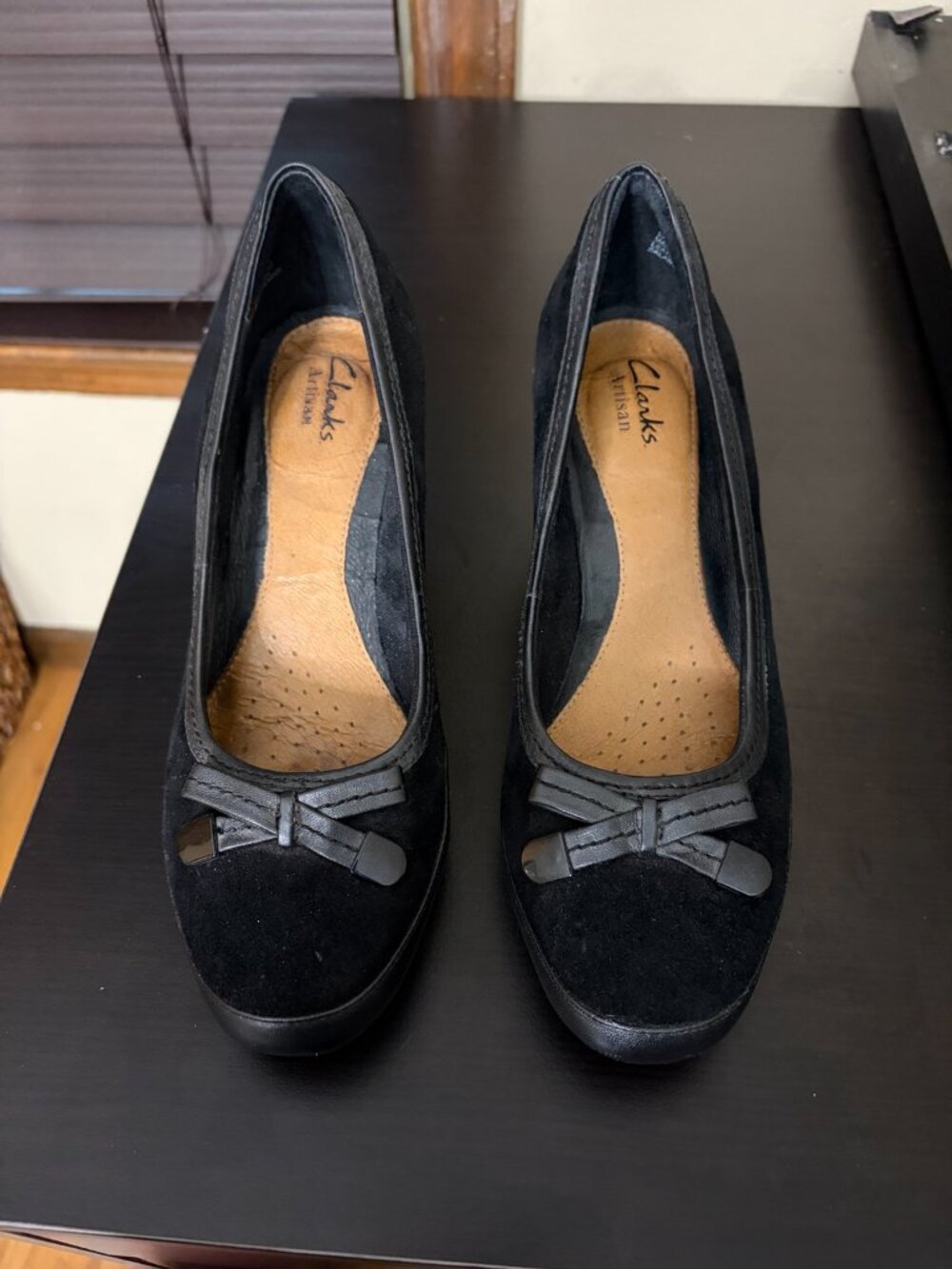 Clarks Artisan Black Suede & Leather Pumps – Women's Size 8